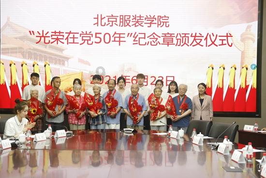 亲兄妹之间应不应该避嫌？游戏画面